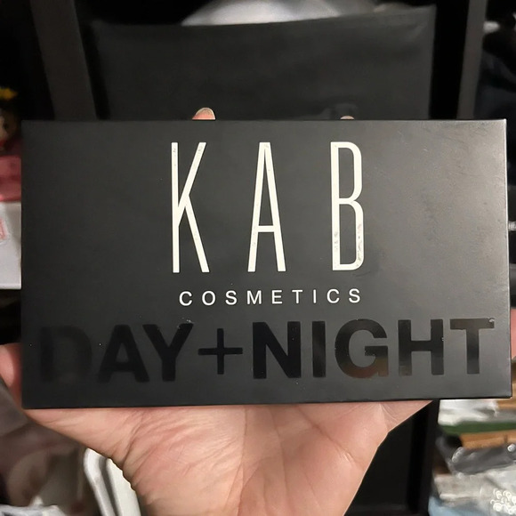 MAKEUP BUNDLE - Picture 3 of 7